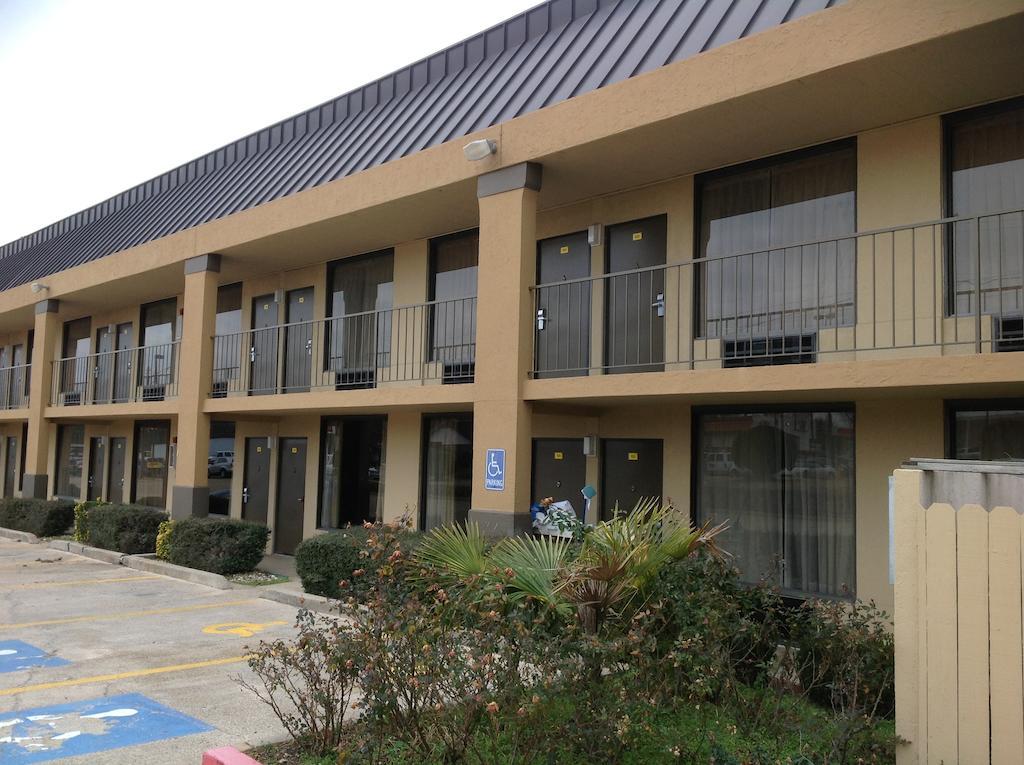 朗维北温德姆速8酒店 朗维尤 外观 照片