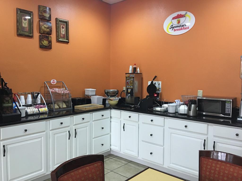 朗维北温德姆速8酒店 朗维尤 外观 照片